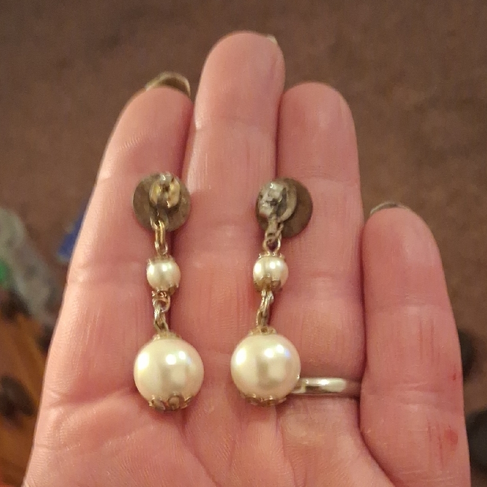 Elegant Pearl Drop Earrings - Picture 6 of 6